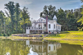 Lakefront Villa with Game Room and Dock in Saylorsburg